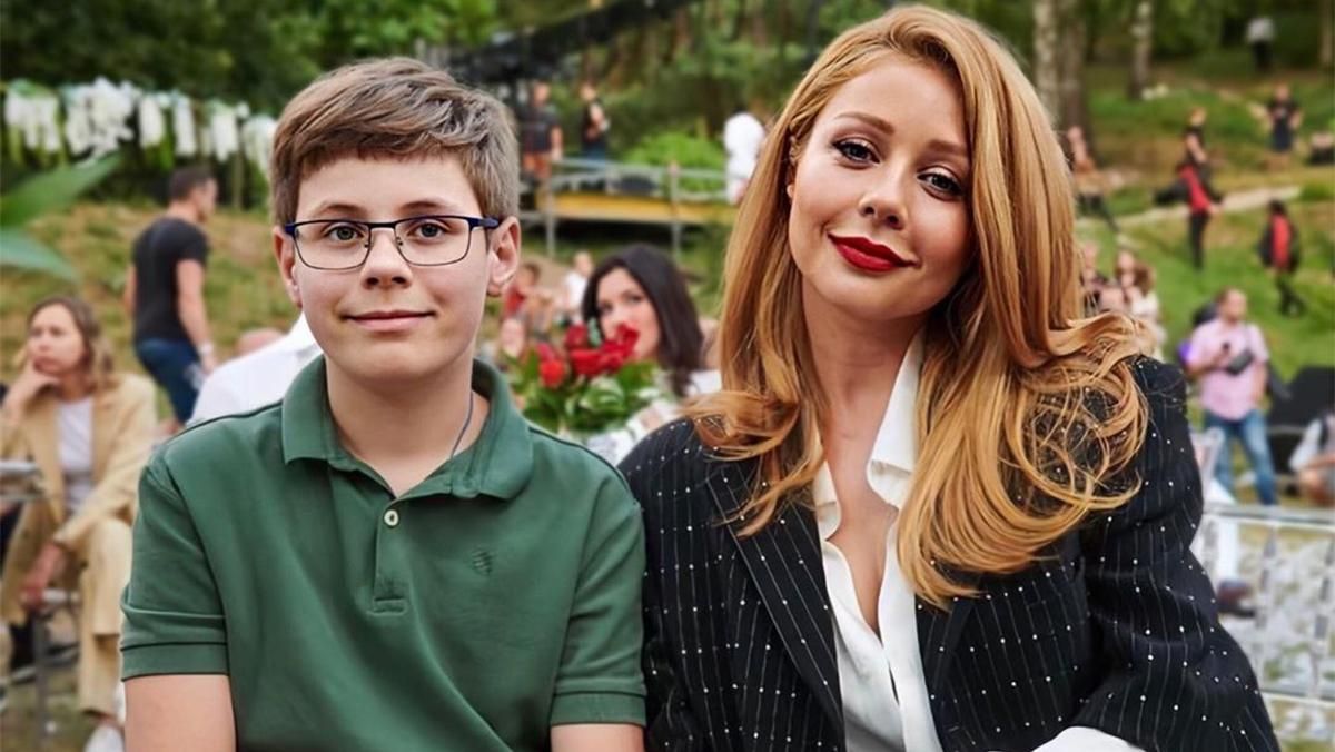 Тіна Кароль відвідала світський захід разом із сином: рідкісні сімейні фото Тіна Кароль відвідала світський захід разом із сином: рідкісні сімейні фото