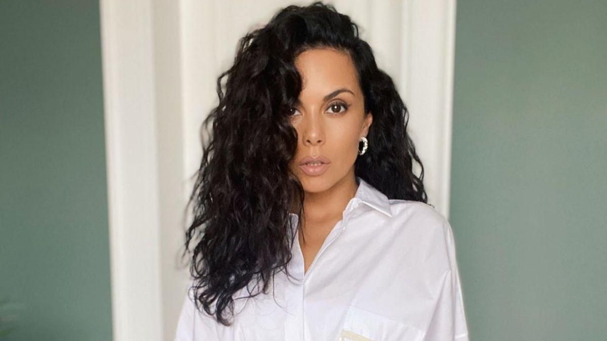 В обтислій білій сукні: Настя Каменських зачарувала мережу ніжним образом – фото В обтислій білій сукні: Настя Каменських зачарувала мережу ніжним образом – фото