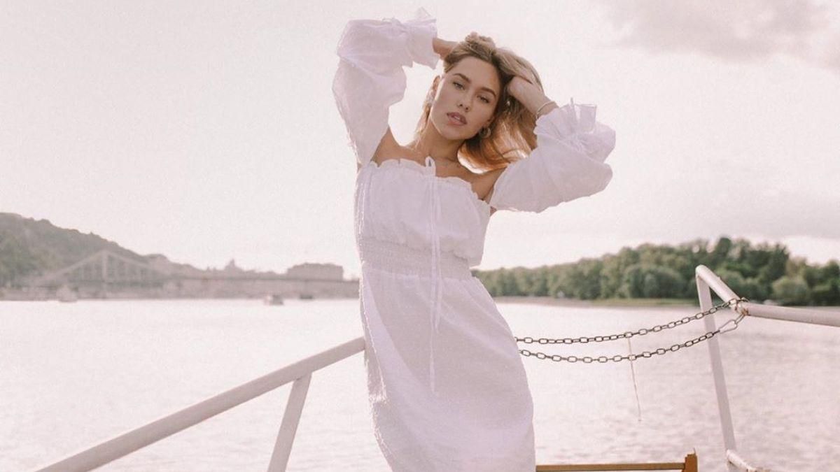 В черном пиджаке и топе: Даша Квиткова показала вариант стильного аутфита – фото В черном пиджаке и топе: Даша Квиткова показала вариант стильного аутфита – фото