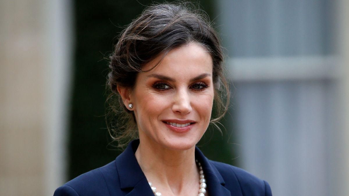 У чорному топі та штанах: королева Летиція похизувалася елегантним образом – фото У чорному топі та штанах: королева Летиція похизувалася елегантним образом – фото