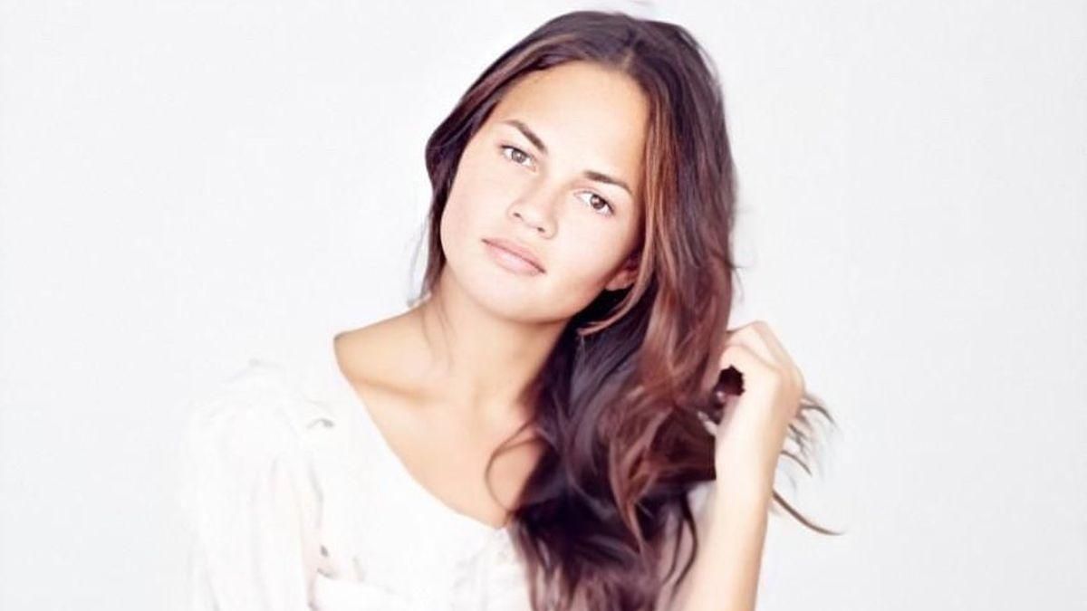 Крисси Тейген снова хочет уменьшить грудь: Она все еще огромна Крисси Тейген снова хочет уменьшить грудь: Она все еще огромна