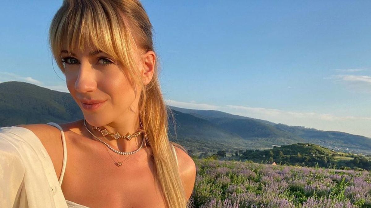 У білому топі та шкіряних шортах: Леся Нікітюк побувала на Лавандовій горі – мальовничі фото У білому топі та шкіряних шортах: Леся Нікітюк побувала на Лавандовій горі – мальовничі фото