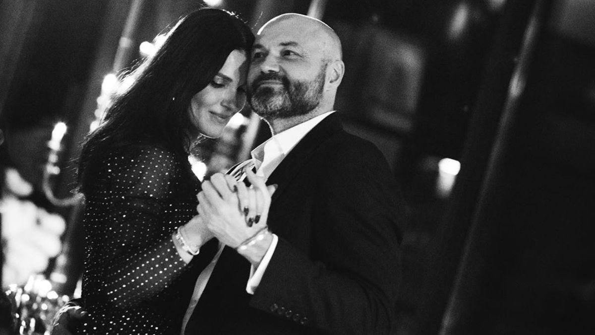 С сумочкой от Dior: Маша Ефросинина очаровала сеть редким фото с мужем