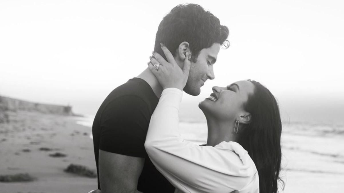 Деми Ловато покорила сеть романтическими кадрами с помолвки Деми Ловато покорила сеть романтическими кадрами с помолвки