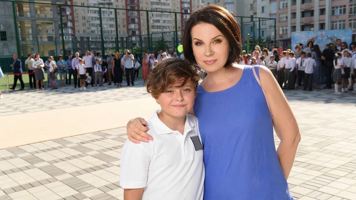 Долго спорили: Алла Мазур разрешила сыну перекраситься в блондина – фото Долго спорили: Алла Мазур разрешила сыну перекраситься в блондина – фото