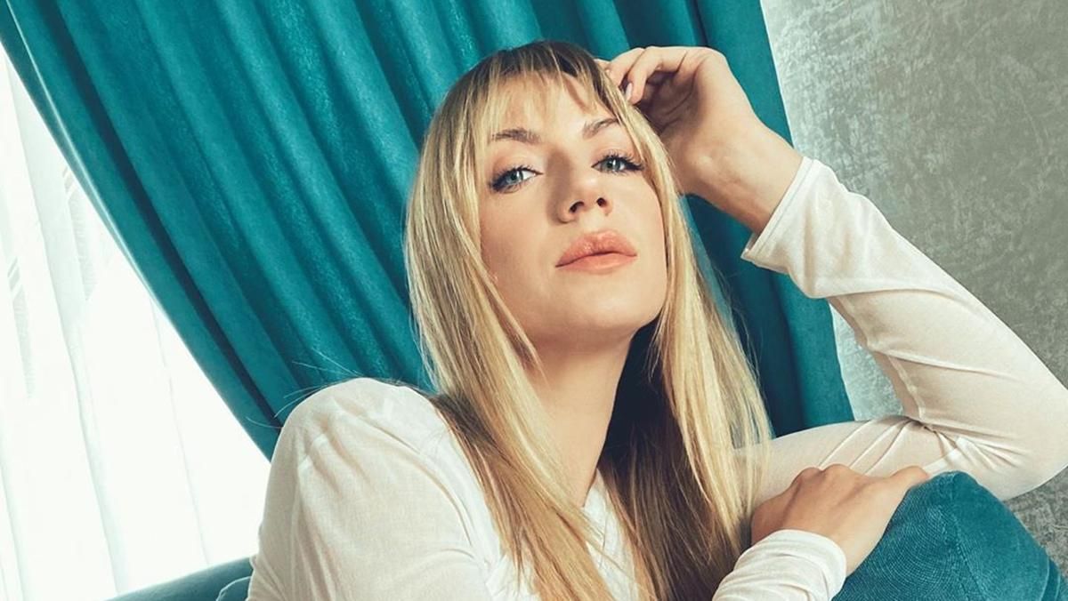 В цветочном мини-платье: Леся Никитюк поразила ярким образом во Львове – фото В цветочном мини-платье: Леся Никитюк поразила ярким образом во Львове – фото