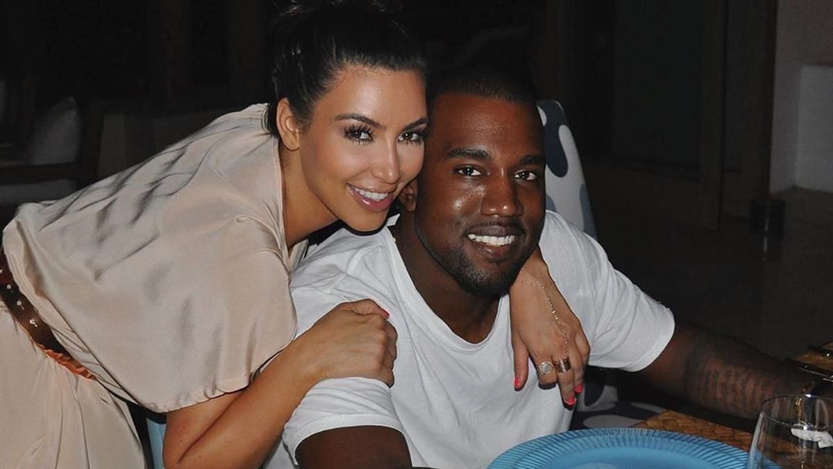 Зі сльозами на очах: Кім Кардашян емоційно примирилась з Каньє Вестом після скандальних заяв Зі сльозами на очах: Кім Кардашян емоційно примирилась з Каньє Вестом після скандальних заяв