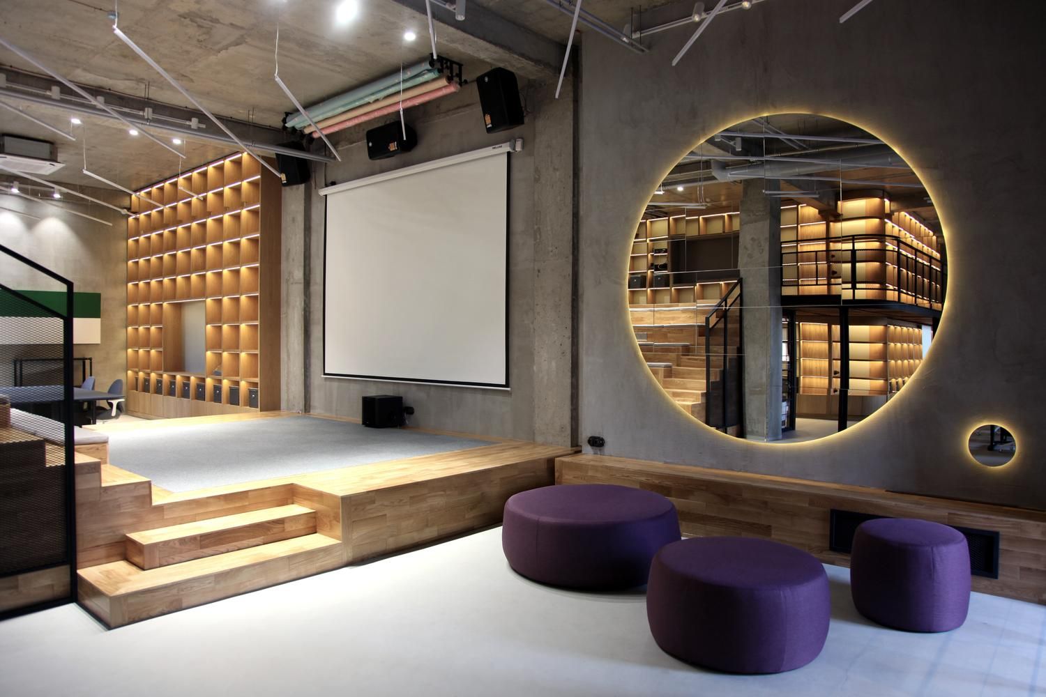 Сучасний коворкінг та зал для зустрічей: яскраві фото проєкту у Казахстані Сучасний коворкінг та зал для зустрічей: яскраві фото проєкту у Казахстані