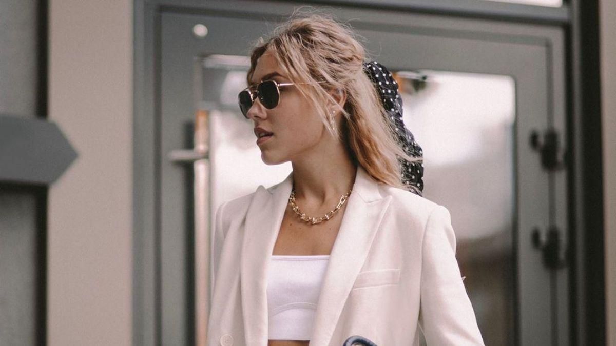 В белом топе и пиджаке: Даша Квиткова показала стильный вариант летнего образа – фото В белом топе и пиджаке: Даша Квиткова показала стильный вариант летнего образа – фото