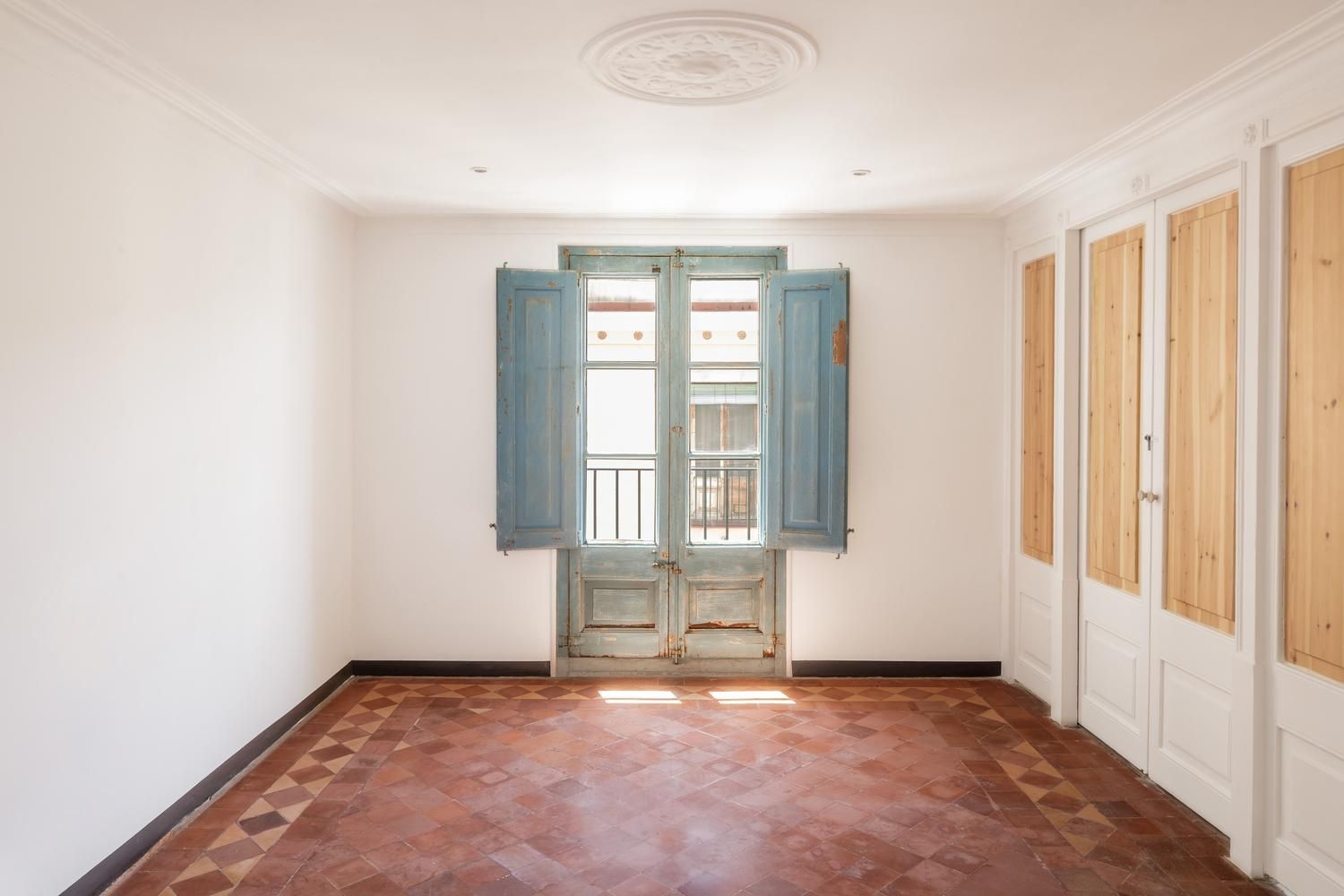 Красота потертых стен: стильный ремонт дома из XIX века – фото Красота потертых стен: стильный ремонт дома из XIX века – фото