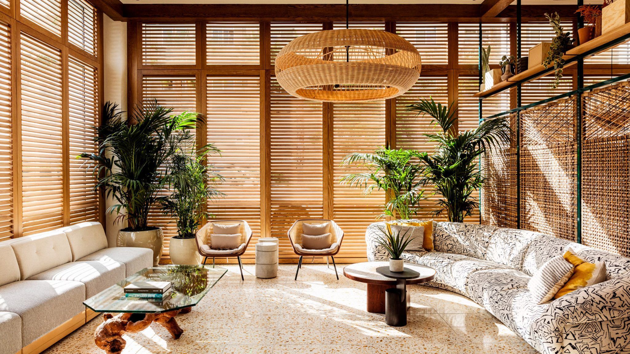 Приятный и просторный: в Лос-Анджелесе отремонтировали 12-этажный отель – фото Приятный и просторный: в Лос-Анджелесе отремонтировали 12-этажный отель – фото