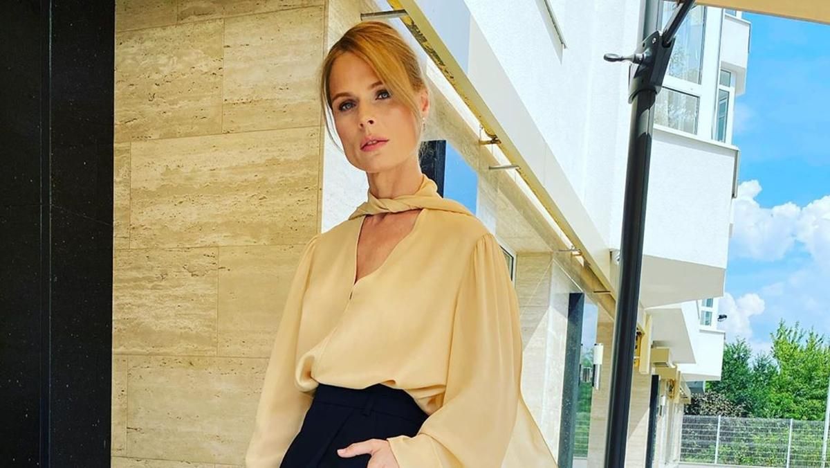 У сукні з пікантним декольте: Оля Фреймут поділилась секретами стилю У сукні з пікантним декольте: Оля Фреймут поділилась секретами стилю