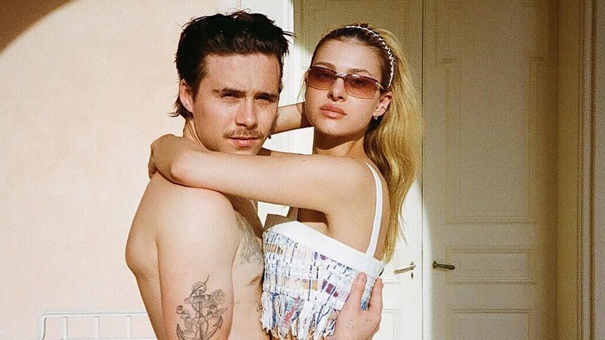 Наречена Брукліна Бекхема засвітила розкішну фігуру в пеньюарі: пікантне фото Наречена Брукліна Бекхема засвітила розкішну фігуру в пеньюарі: пікантне фото