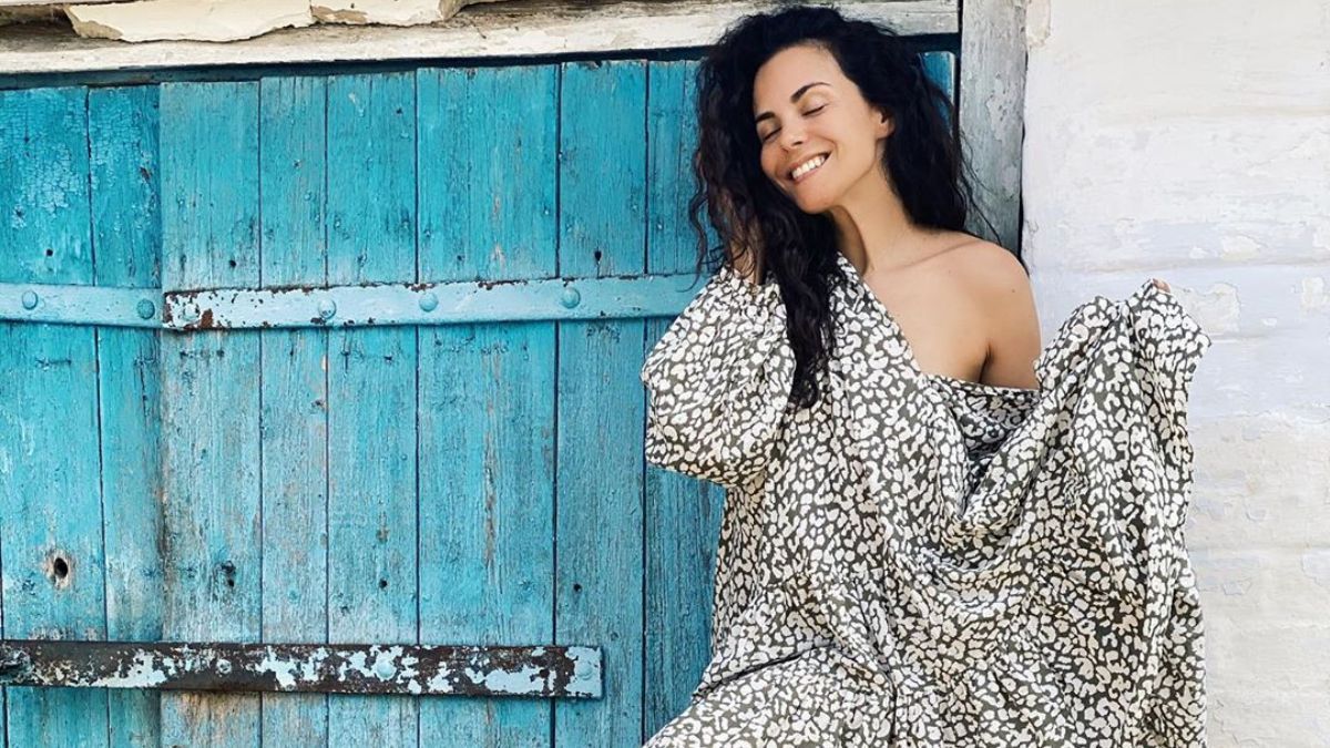 У стильних сукнях посеред поля: Настя Каменських показала декілька варіантів літніх образів У стильних сукнях посеред поля: Настя Каменських показала декілька варіантів літніх образів