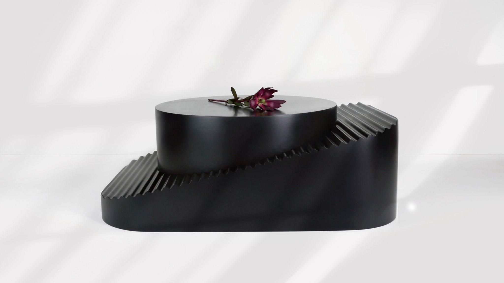 "Зубастий" стіл: американська дизайнерка випустила креативний міністолик – фото "Зубастий" стіл: американська дизайнерка випустила креативний міністолик – фото