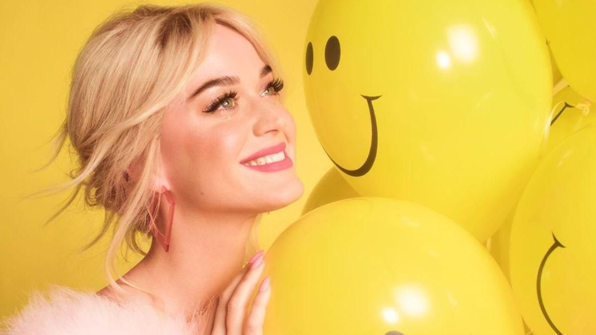 Беременная Кэти Перри перед родами потанцевала возле автомобиля, обнажив животик: забавное видео Беременная Кэти Перри перед родами потанцевала возле автомобиля, обнажив животик: забавное видео