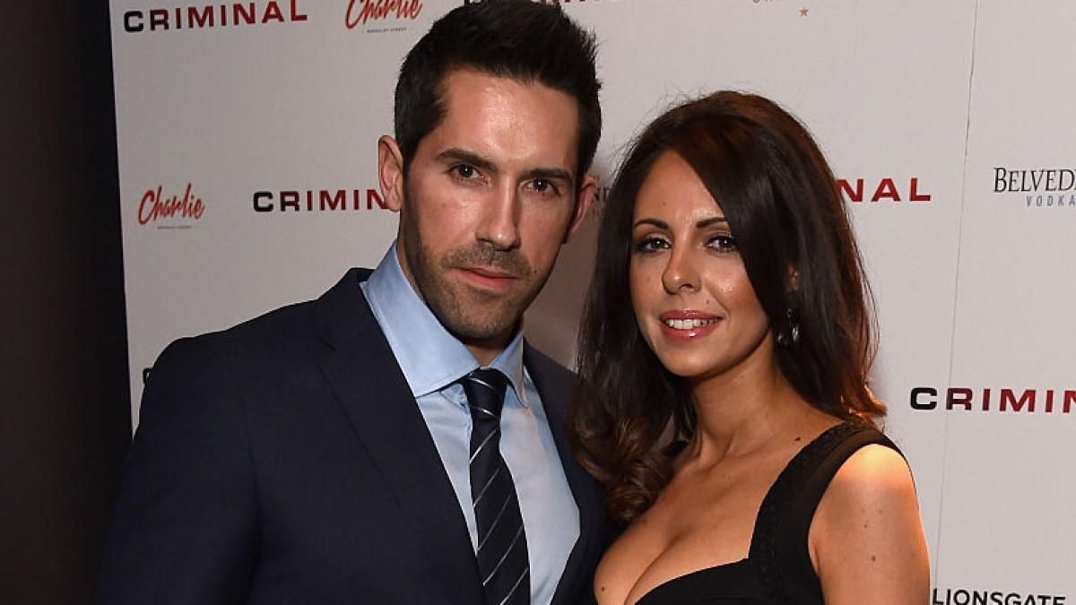 Зірка "Спадку брехні" Скотт Едкінс розповів, як освідчився своїй дружині: романтична історія Зірка "Спадку брехні" Скотт Едкінс розповів, як освідчився своїй дружині: романтична історія