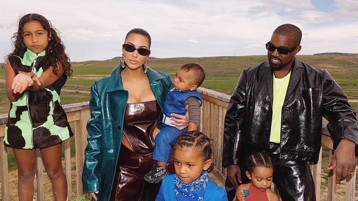 Вони обидва виглядають щасливішими: Каньє Вест та Кім Кардашян повернулися з відпочинку Вони обидва виглядають щасливішими: Каньє Вест та Кім Кардашян повернулися з відпочинку