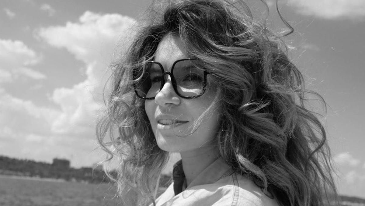 Вечеря при свічках та величезний букет: Монатік привітав кохану з днем народження – милі фото Вечеря при свічках та величезний букет: Монатік привітав кохану з днем народження – милі фото