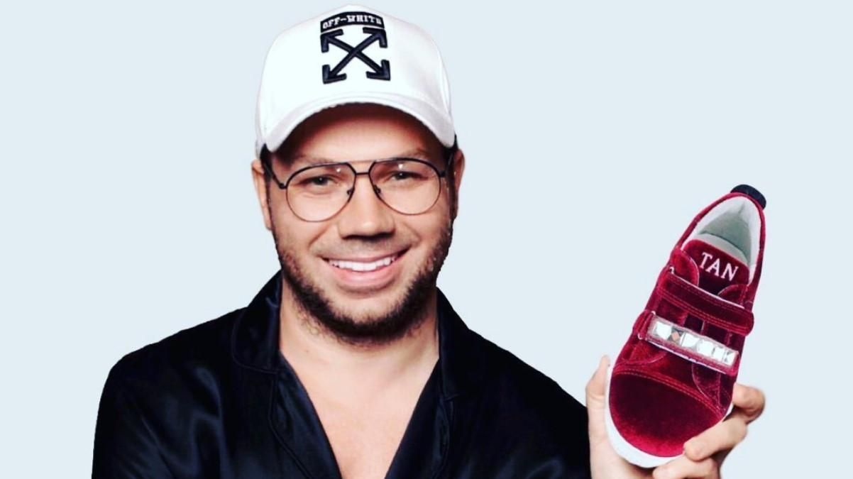 Модницы даже в школе: Андре Тан показал, какими должны быть современные школьные наряды Модницы даже в школе: Андре Тан показал, какими должны быть современные школьные наряды