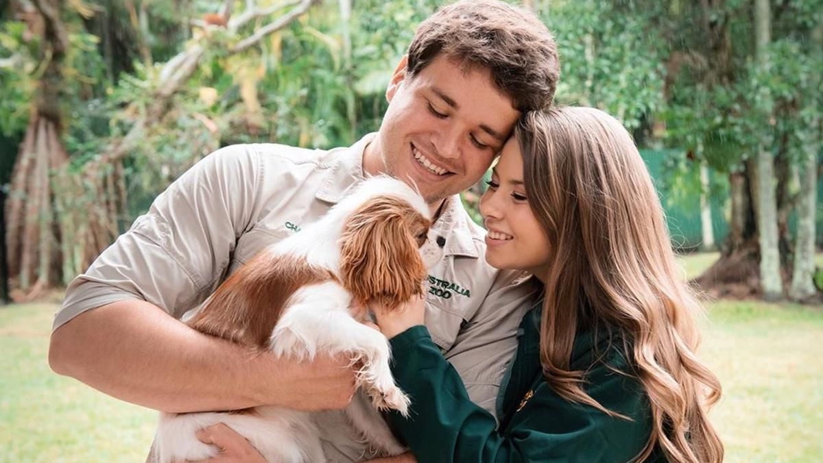 Австралійська зоозахисниця та донька легендарного Стіва Ірвіна вагітна первістком Австралійська зоозахисниця та донька легендарного Стіва Ірвіна вагітна первістком