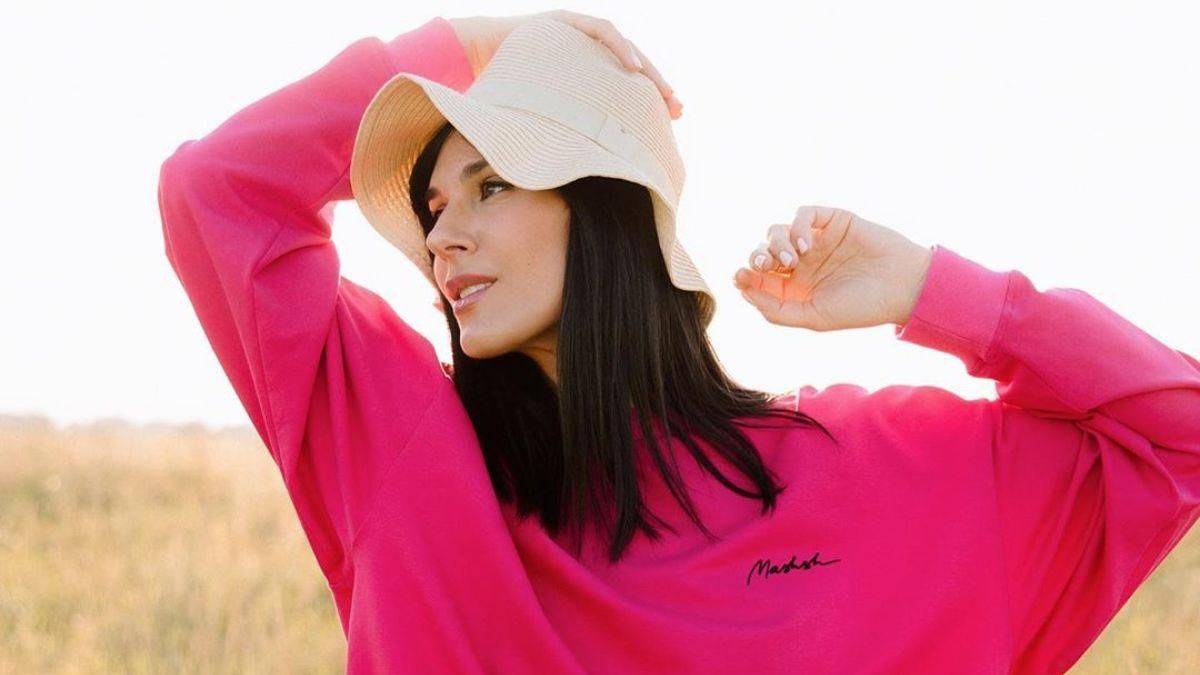 В клетчатой рубашке посреди поля: Маша Ефросинина покорила сеть безупречным образом – фото В клетчатой рубашке посреди поля: Маша Ефросинина покорила сеть безупречным образом – фото