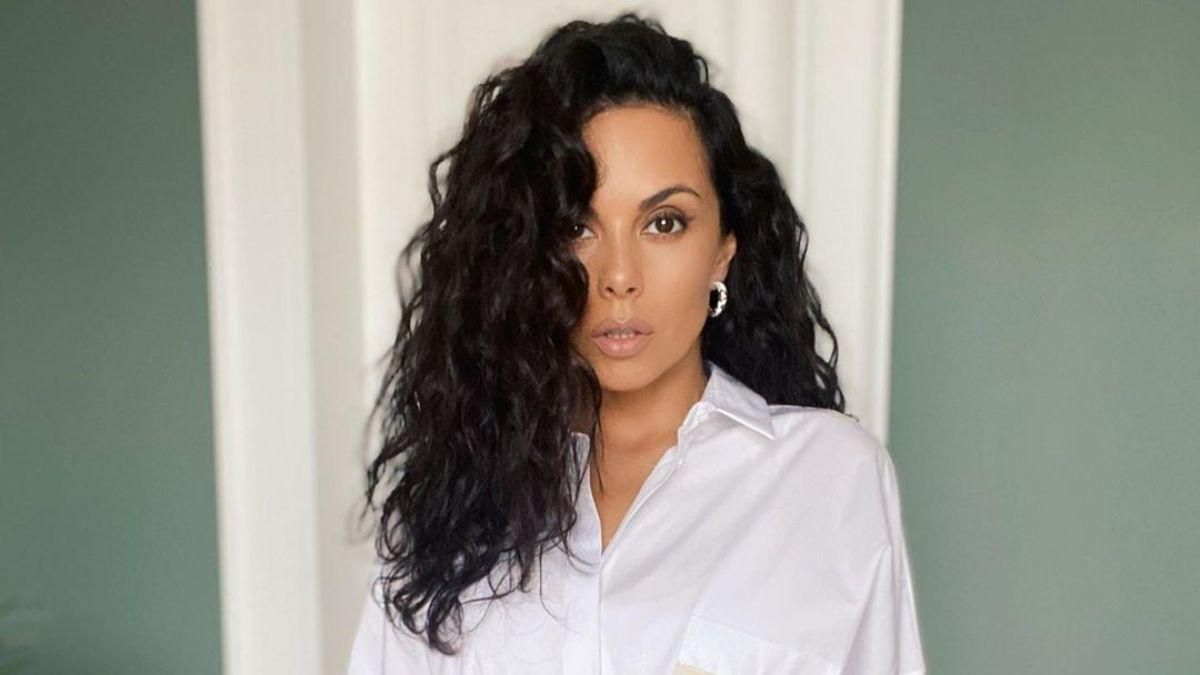 В блузке с цветочным принтом: Настя Каменских похвасталась безупречным летним образом – фото В блузке с цветочным принтом: Настя Каменских похвасталась безупречным летним образом – фото