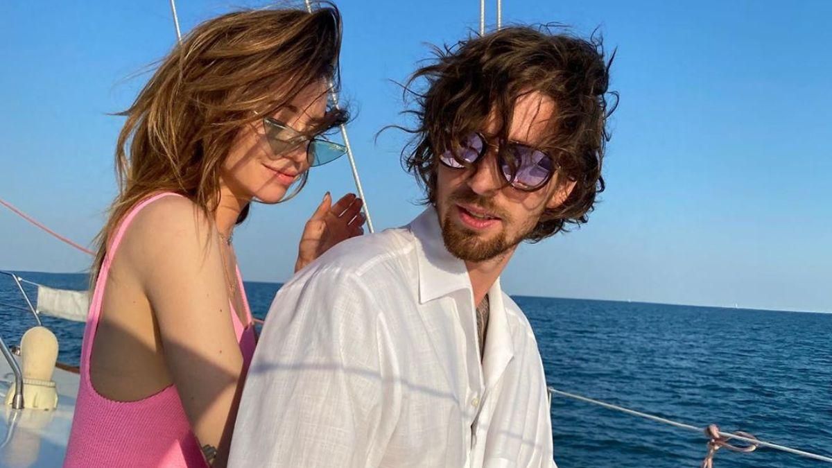 Акробати: Надя Дорофєєва розсмішила прихильників кумедними фото з чоловіком Акробати: Надя Дорофєєва розсмішила прихильників кумедними фото з чоловіком