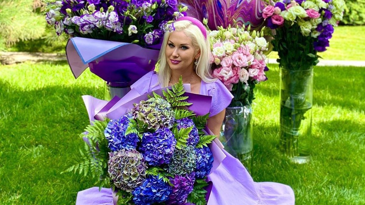В лавандовом платье и с салом на праздничном столе: как Екатерина Бужинская отметила 41-летие