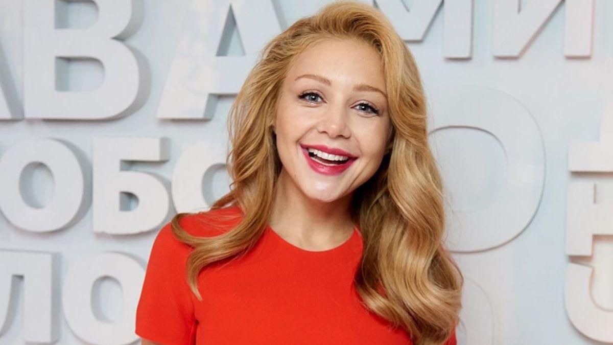 У жовтому костюмі: Тіна Кароль продемонструвала бездоганний образ в Нью-Йорку – фото У жовтому костюмі: Тіна Кароль продемонструвала бездоганний образ в Нью-Йорку – фото