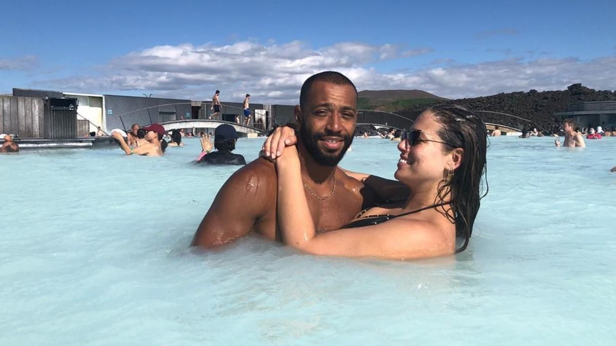 Ешлі Грем привітала чоловіка з 10 річницею шлюбу кумедними фото, яких раніше не було в мережі Ешлі Грем привітала чоловіка з 10 річницею шлюбу кумедними фото, яких раніше не було в мережі