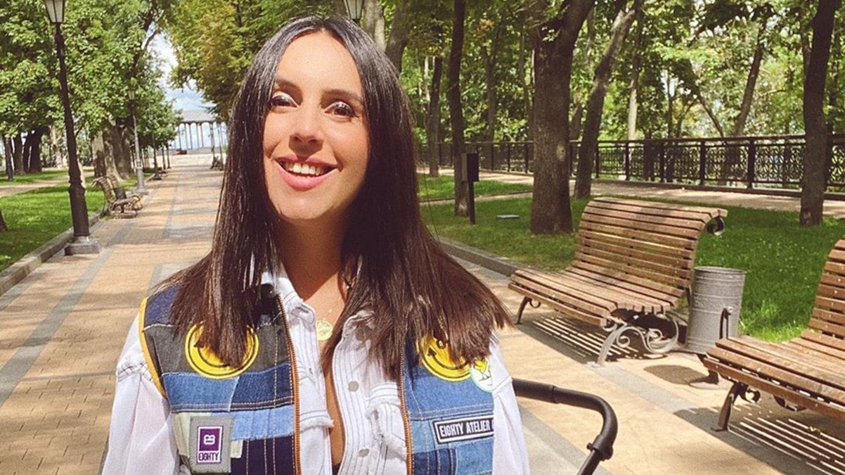 На прогулянці з молодшим сином: Джамала підкорила зухвалим образом – фото На прогулянці з молодшим сином: Джамала підкорила зухвалим образом – фото
