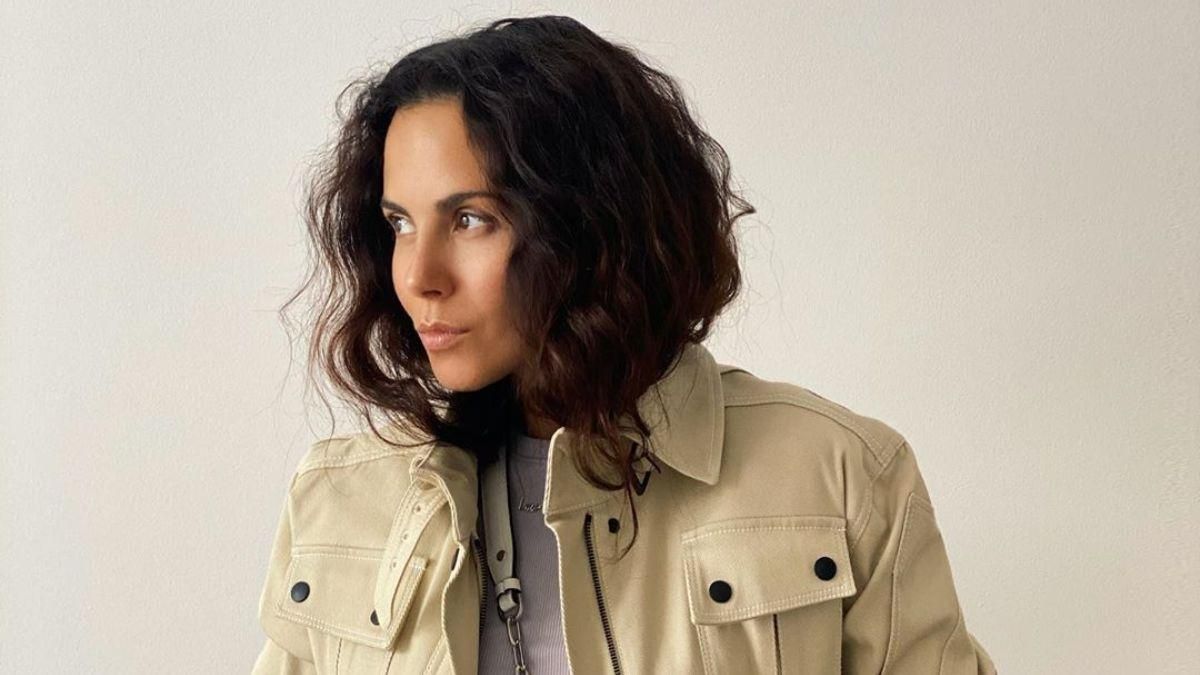 В пиджаке и минишортах: Настя Каменских продемонстрировала дерзкий летний образ – фото В пиджаке и минишортах: Настя Каменских продемонстрировала дерзкий летний образ – фото