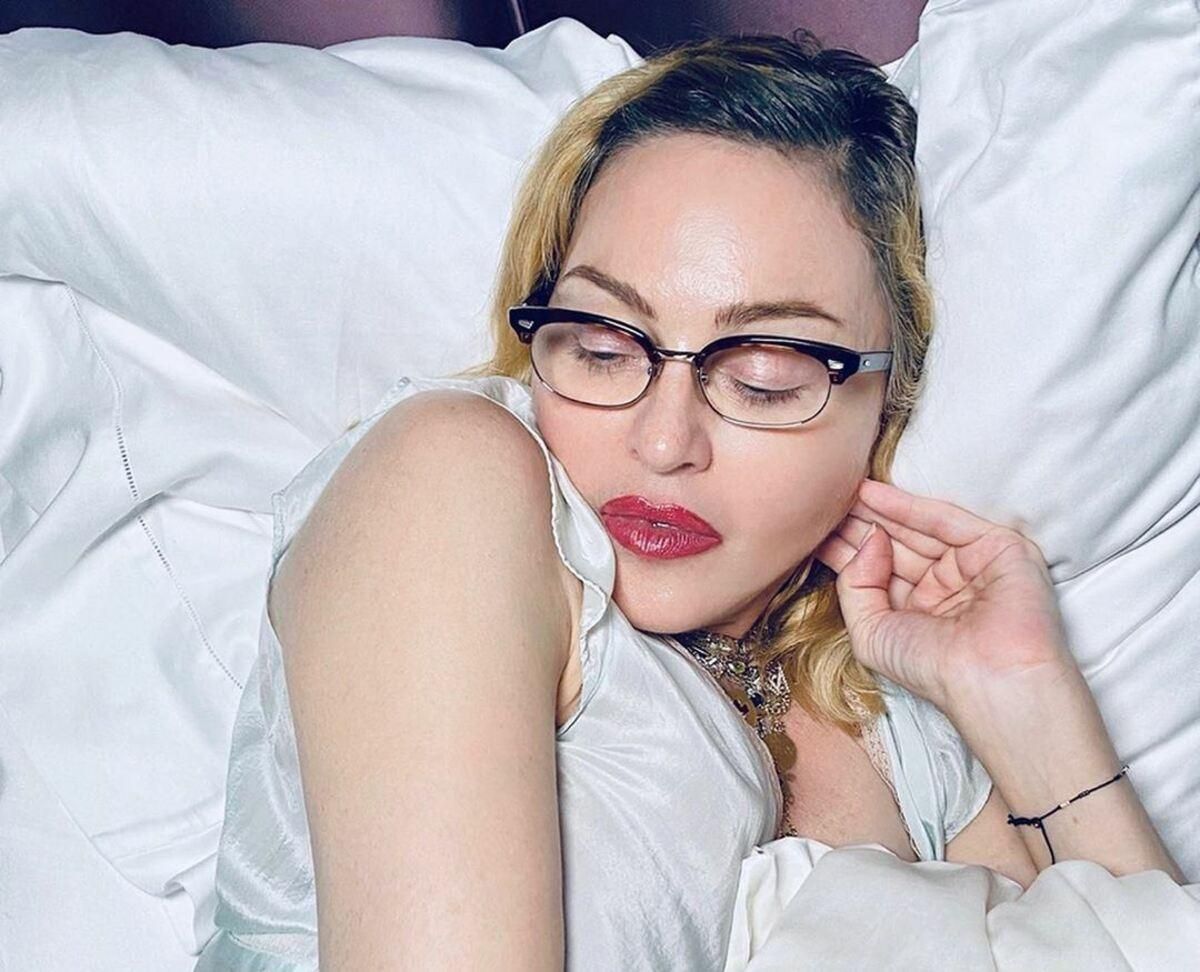 У білій вишитій сукні: як Мадонна святкує 62-річчя - фото та відео