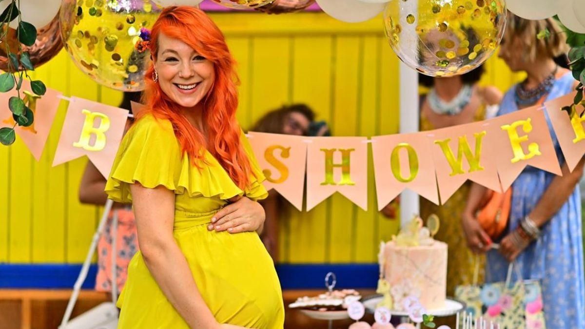 В белом платье у озера: беременная Светлана Тарабарова покорила безупречным образом – фото В белом платье у озера: беременная Светлана Тарабарова покорила безупречным образом – фото