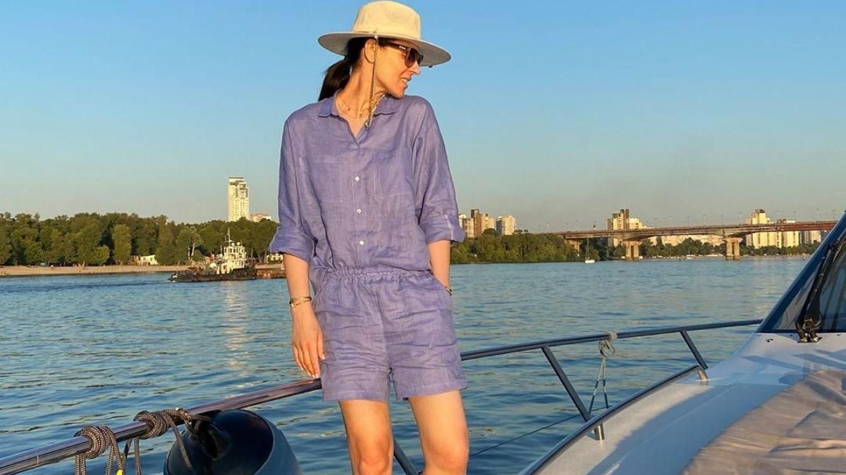 У ліловому костюмі: Маша Єфросиніна з сім'єю влаштувала прогулянку на яхті – фото 