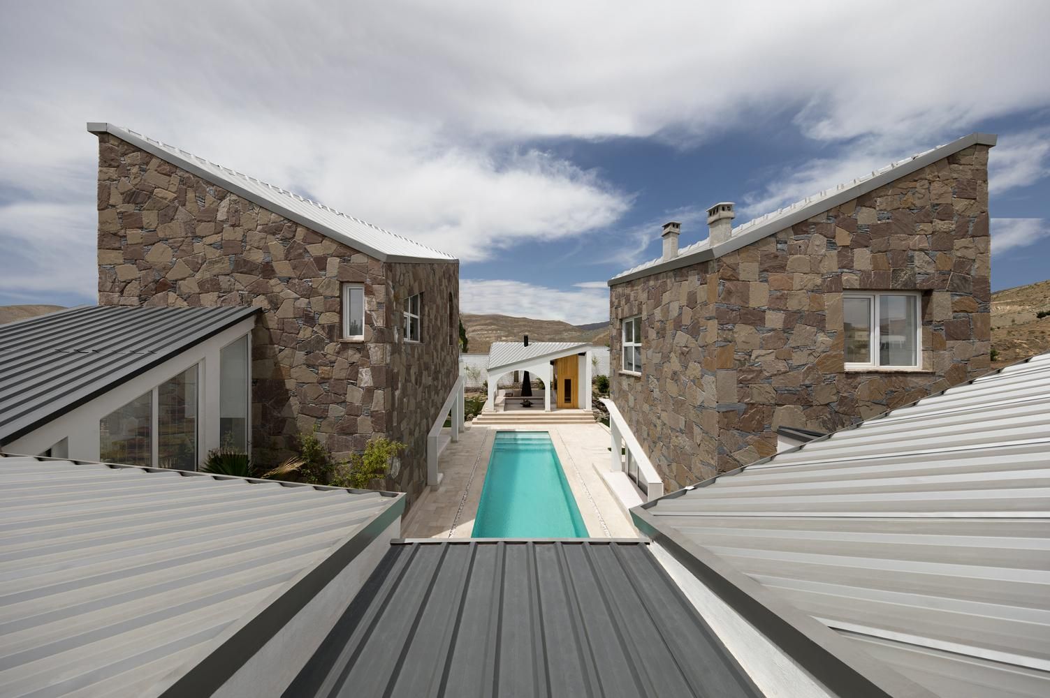 Четыре стихии: дизайн виллы из Ирана, которая идет в разрез с архитектурными традициями – фото Четыре стихии: дизайн виллы из Ирана, которая идет в разрез с архитектурными традициями – фото