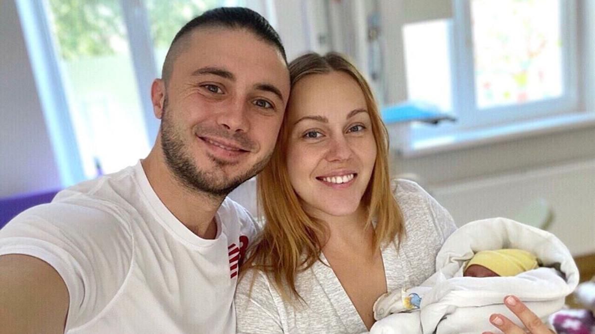 Alyosha відсвяткувала повернення додому після пологів: миле фото з донечкою Alyosha відсвяткувала повернення додому після пологів: миле фото з донечкою