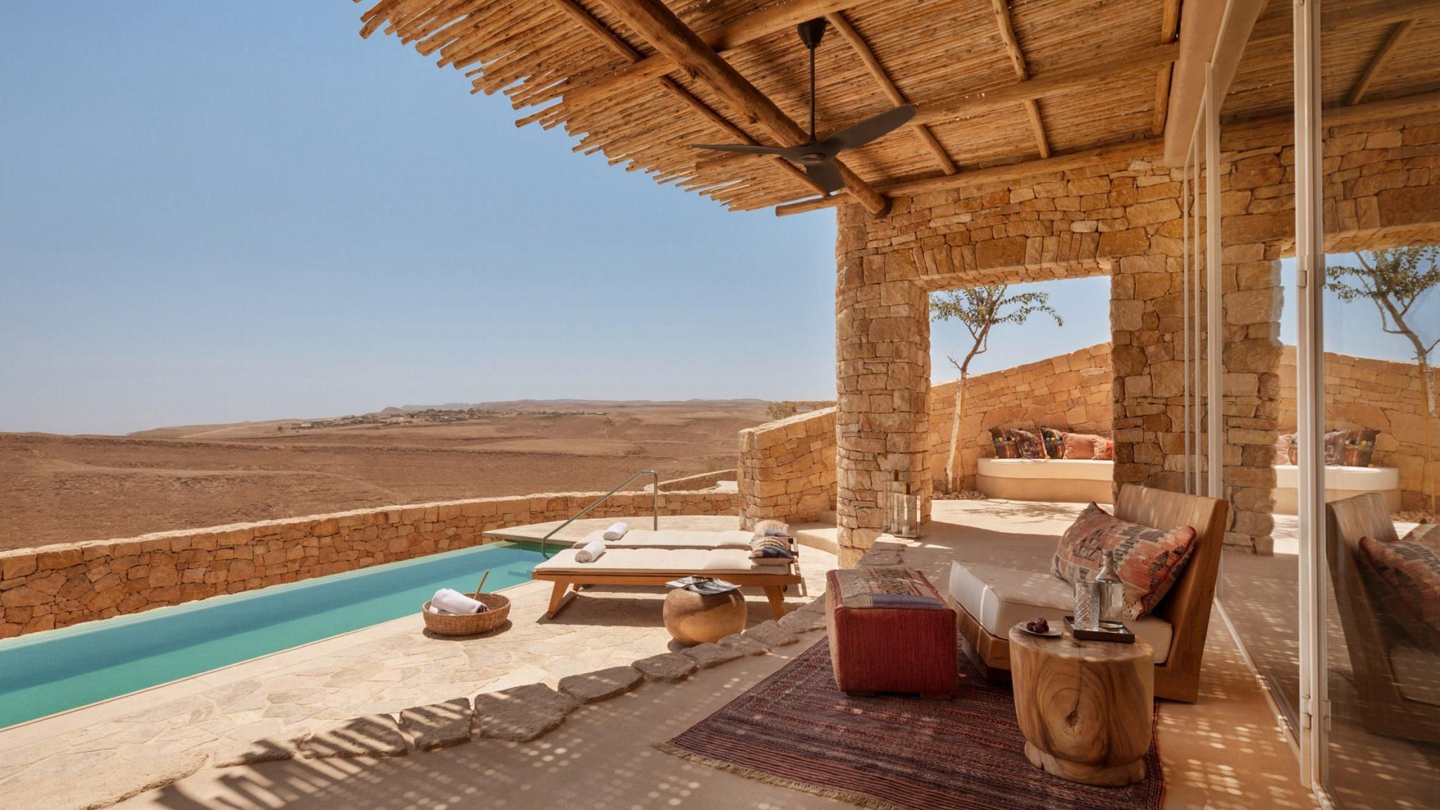 Песок и камень: в израильской пустыне возвели отель с роскошным интерьером – фото