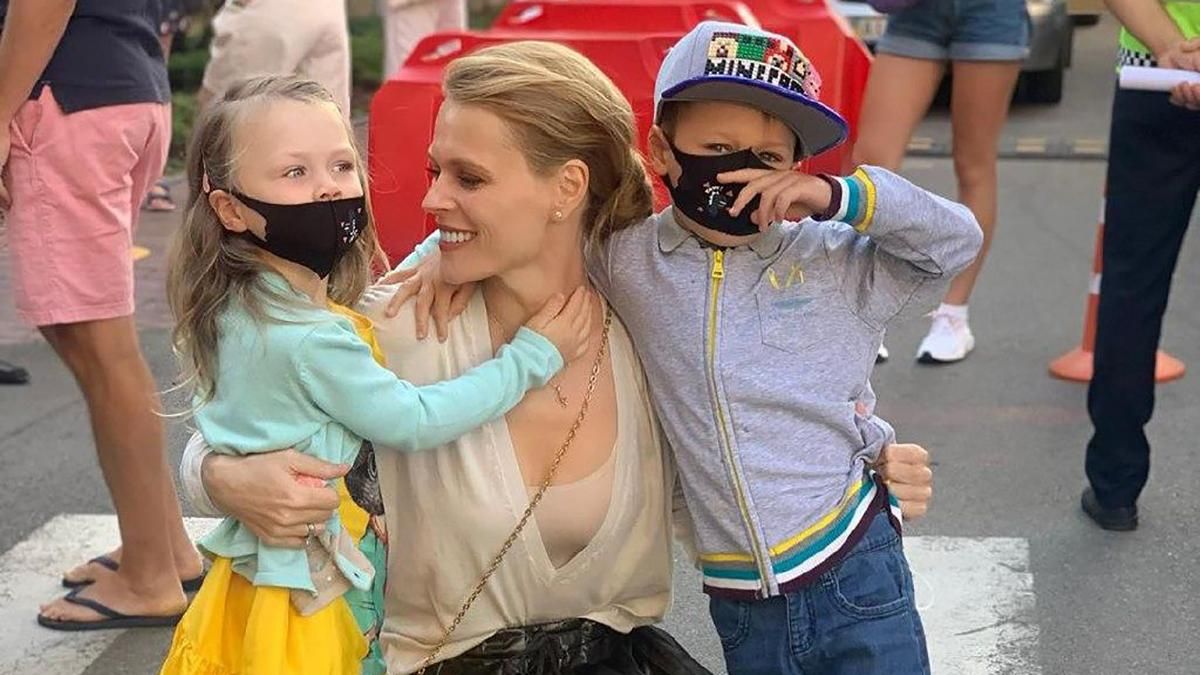 Ольга Фреймут отвела 3-летнюю дочь в школу: яркие фото Ольга Фреймут отвела 3-летнюю дочь в школу: яркие фото