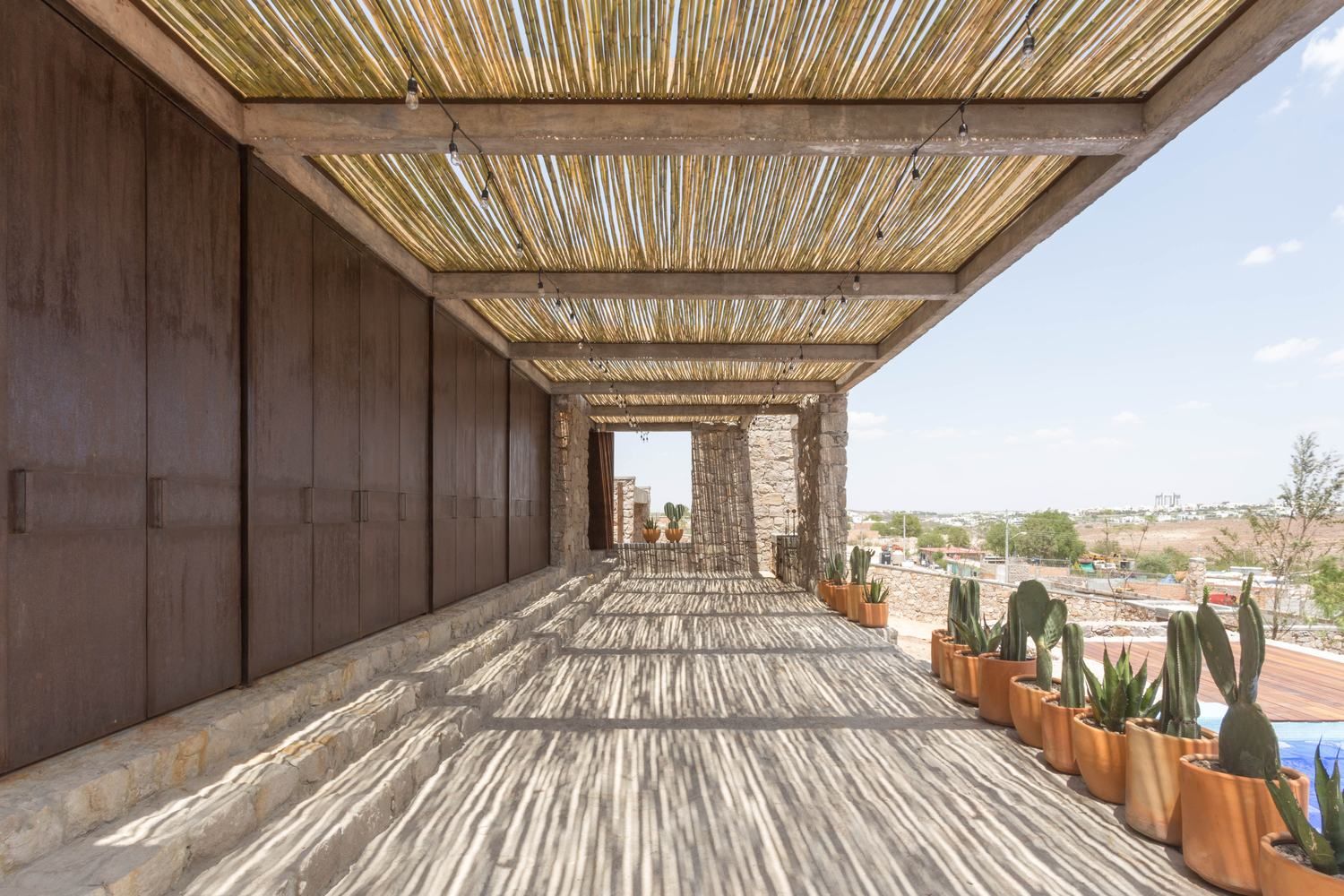 Каміння над піском: в Мексиці з'явився стильний будиночок в етнічному стилі – фото Каміння над піском: в Мексиці з'явився стильний будиночок в етнічному стилі – фото