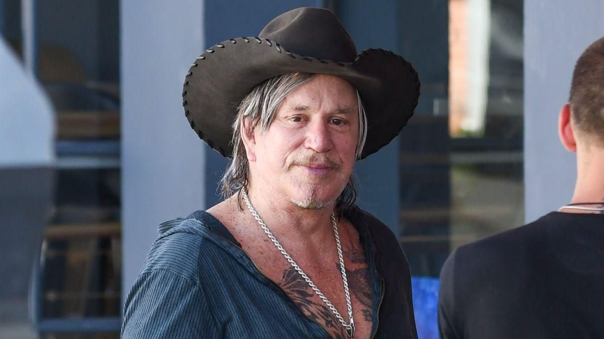 Помощник голливудского актера Микки Рурка рассказал, почему он хочет быть похороненным в Украине Помощник голливудского актера Микки Рурка рассказал, почему он хочет быть похороненным в Украине