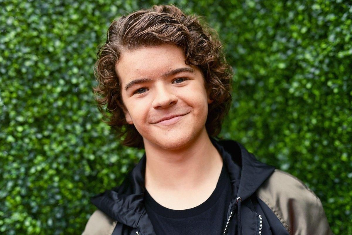 Звезда сериала "Очень странные дела" стал официантом из-за отсутствия съемок Звезда сериала "Очень странные дела" стал официантом из-за отсутствия съемок