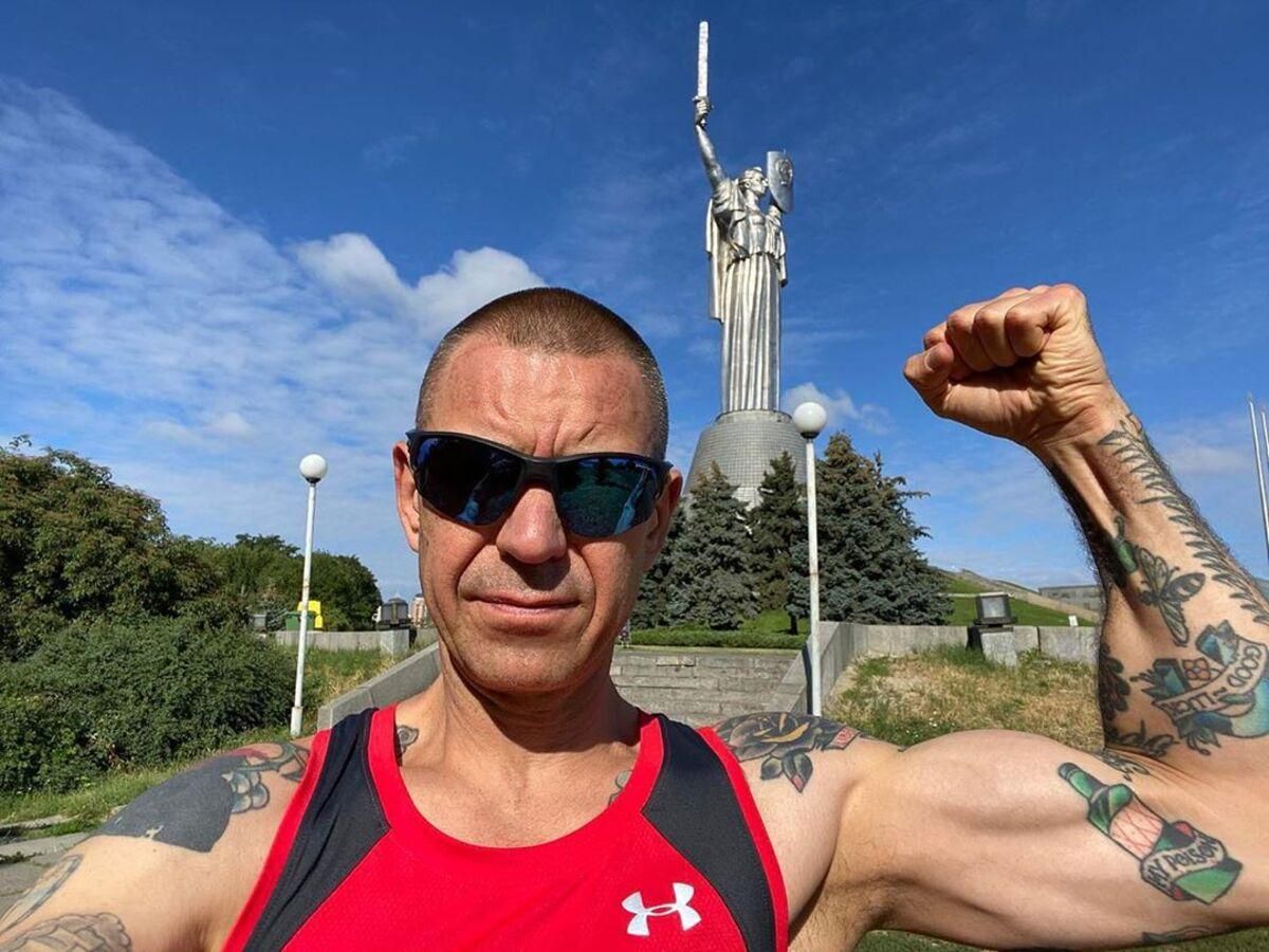 Михалок из BRUTTO назвал Зеленского воином света: поклонники возмущены Михалок из BRUTTO назвал Зеленского воином света: поклонники возмущены