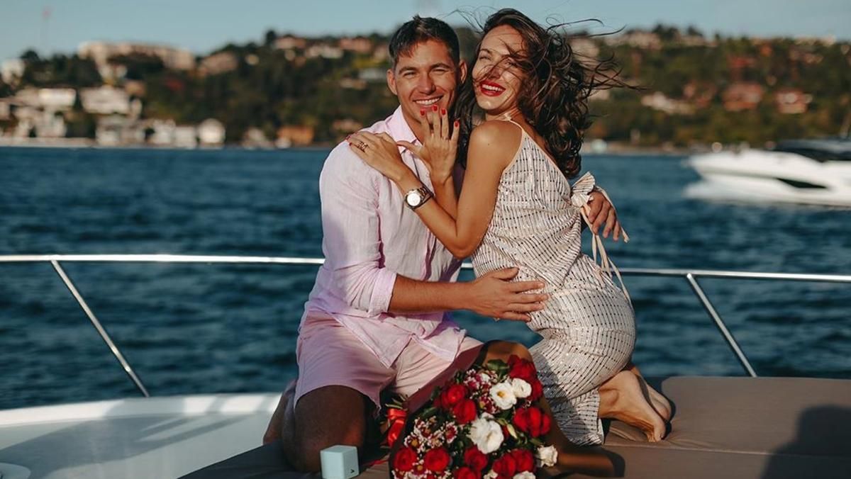 Невеста Владимира Остапчука показала кольца: почему перстня два Невеста Владимира Остапчука показала кольца: почему перстня два