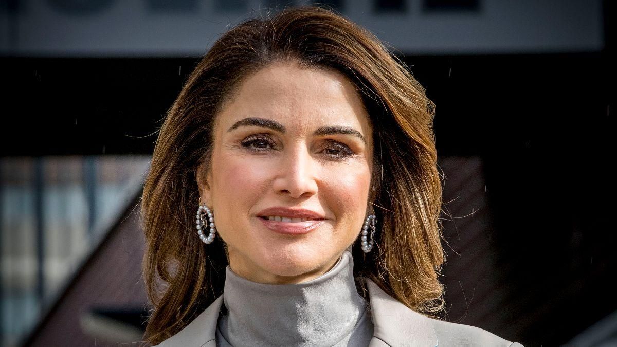 Королеві Ранії – 50: найстильніші образи Її Величності – фото Королеві Ранії – 50: найстильніші образи Її Величності – фото