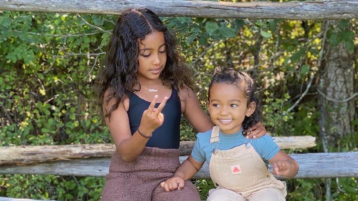 Ким Кардашян сделала фотосессию своим дочерям: великолепные фотографии Ким Кардашян сделала фотосессию своим дочерям: великолепные фотографии