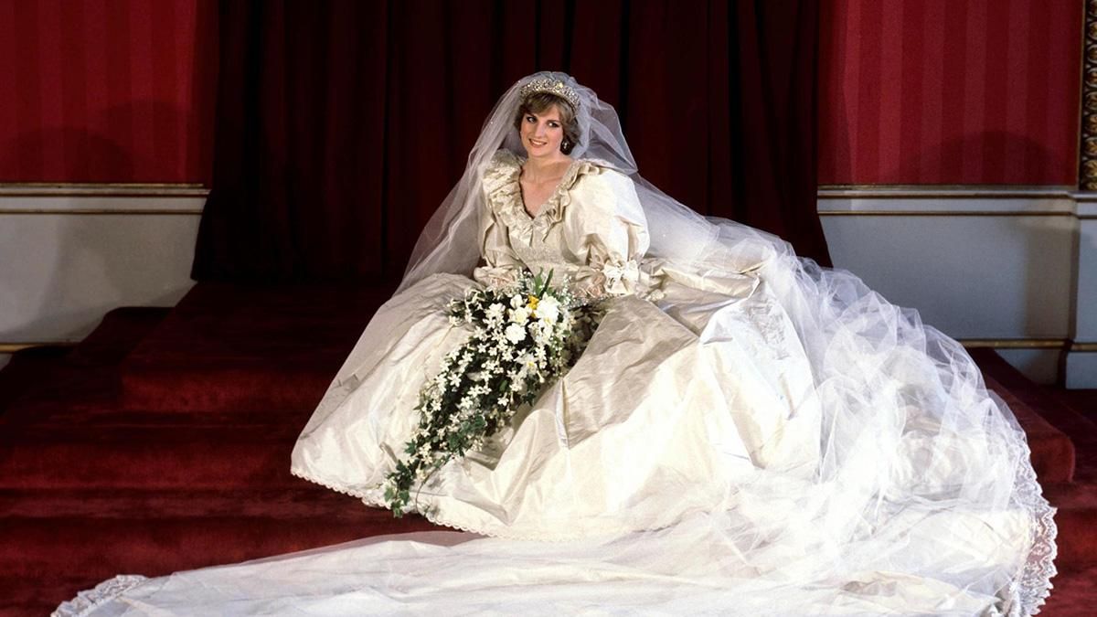 В "Короне" покажут точную копию свадебного платья принцессы Дианы: фото и видео