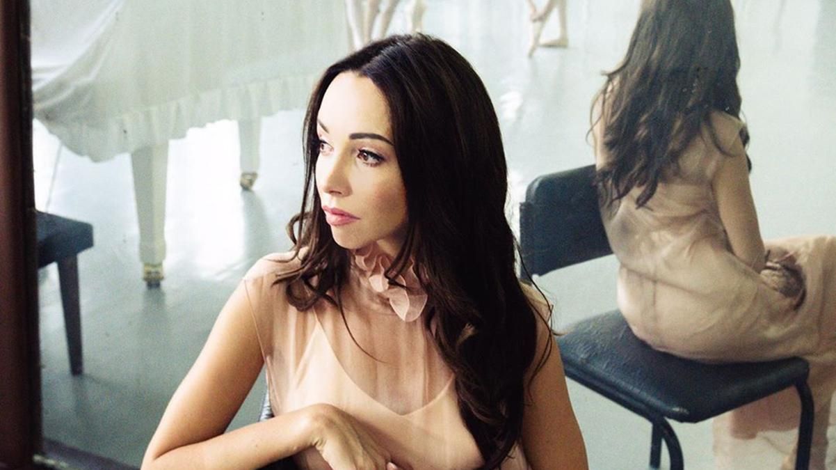 У блискучій мінісукні: Катерина Кухар підкорила бездоганним образом У блискучій мінісукні: Катерина Кухар підкорила бездоганним образом