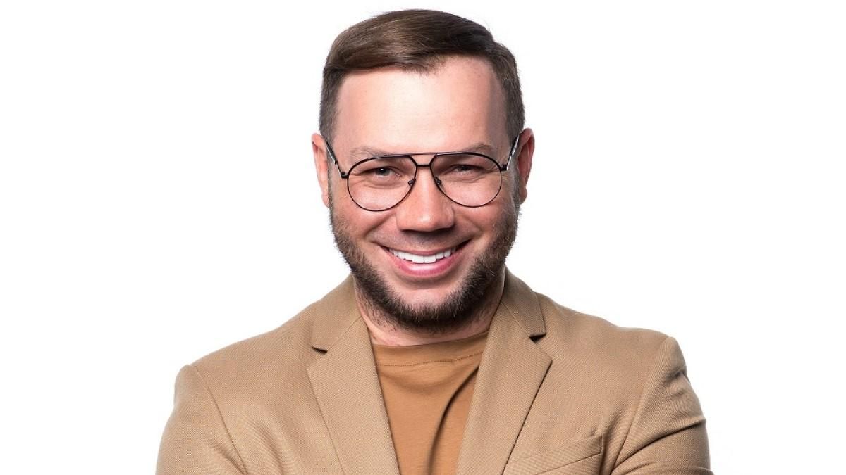 Андре Тан показал первые фото своей новой коллекции: какие наряды будут в тренде Андре Тан показал первые фото своей новой коллекции: какие наряды будут в тренде